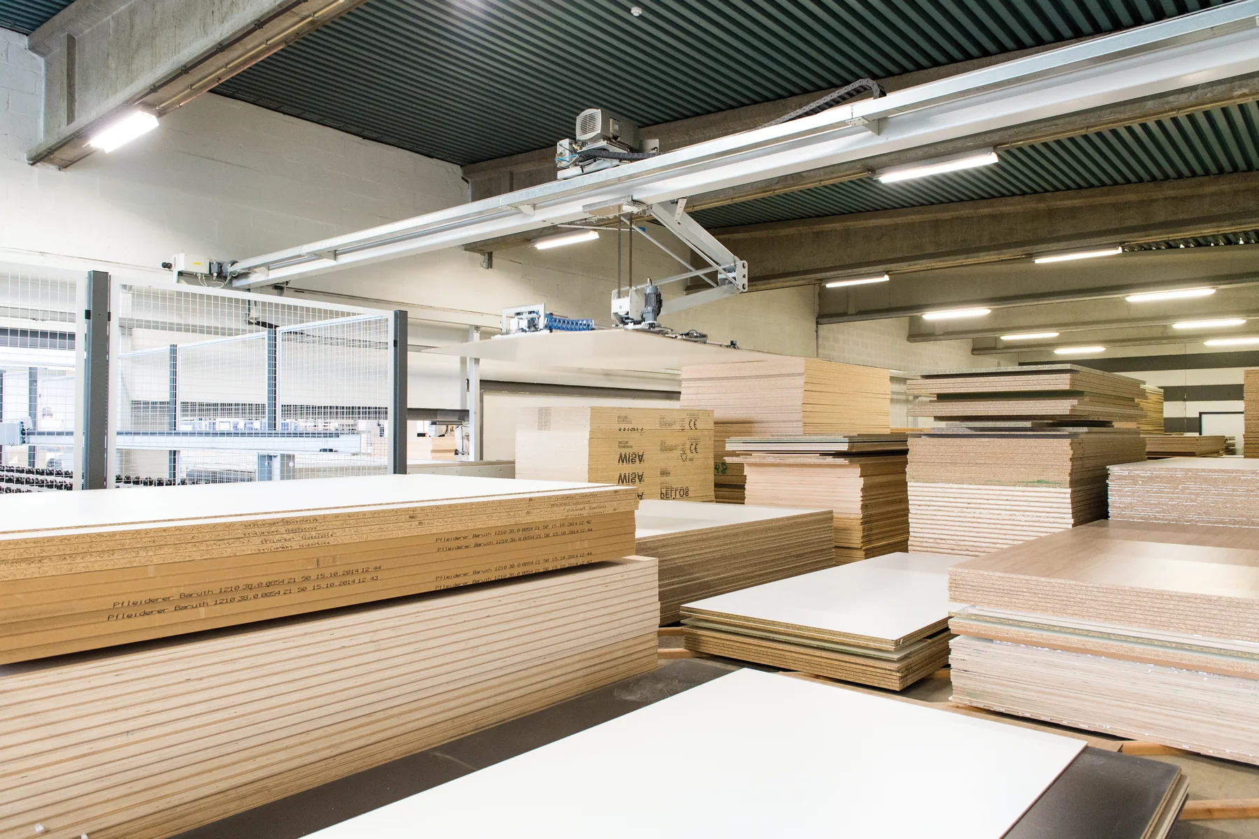 Sheet material ready for an efficient production flow